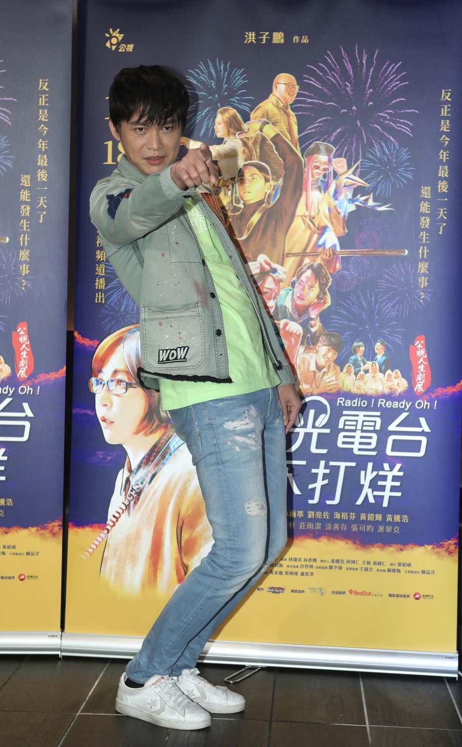 黃鐙輝在公視人生劇展《陽光電台不打烊》飾演電台台柱，雖然去年拿到金鐘獎最佳男配角獎，但畢竟是好友黃騰浩自製作品，他仍情義相挺、降價演出。 圖：公視/提供