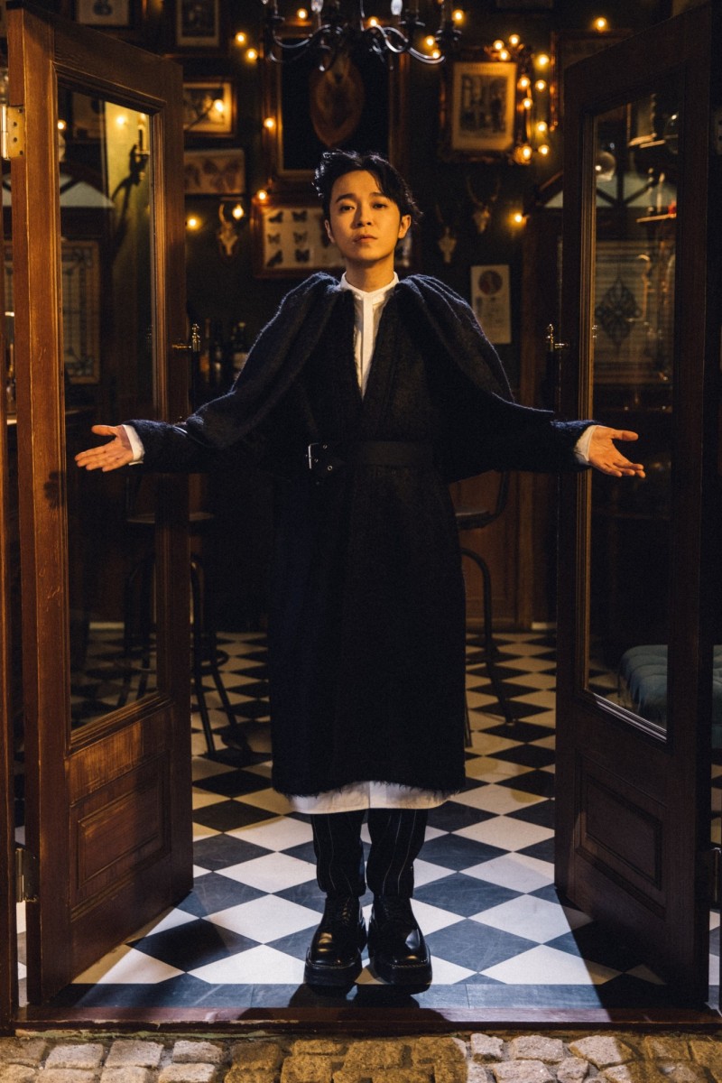 吳青峰今天晚上在華山Legacy開唱，一連唱16場的演唱會，他取名「16葉」。 圖：環球/提供