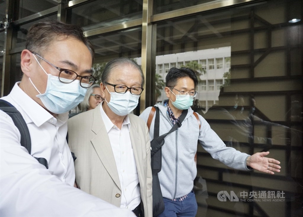 檢調獲報，大眾全球投資控股旗下廣仁科技涉嫌以不實合約，申請銀行信用狀後向銀行辦理押匯，涉嫌違反銀行法等罪。北檢約談廣仁董事長簡明仁到案，17日諭令簡男500萬元交保。 圖/中央社