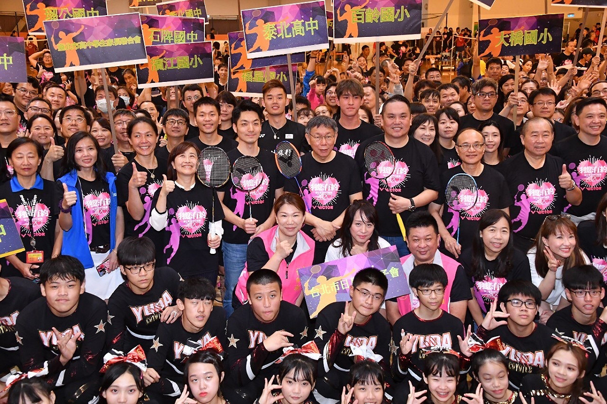 台北市長柯文哲今出席羽球公益賽，與國民黨2022台北市長熱門人選、藍委蔣萬安同台。 圖：台北市政府 / 提供