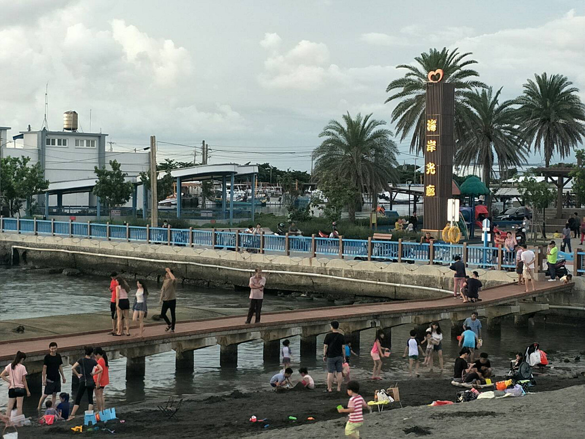 彌陀水環境工程完工開放後，假日遊客如織。 圖：高雄市政府/提供