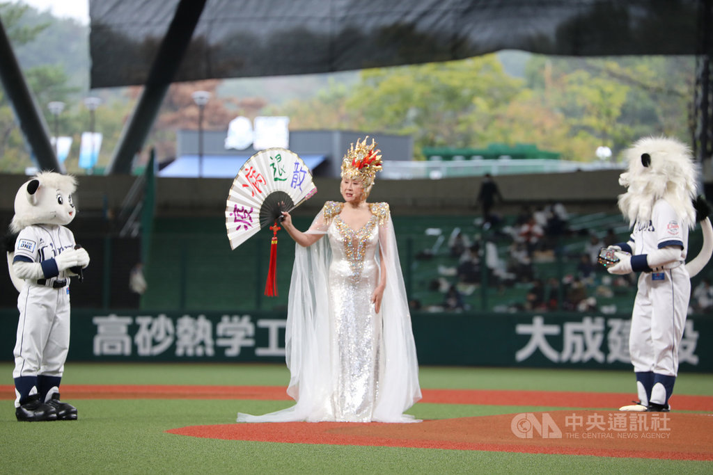 西武巨蛋台灣日 張奕好投小林幸子亮麗登場