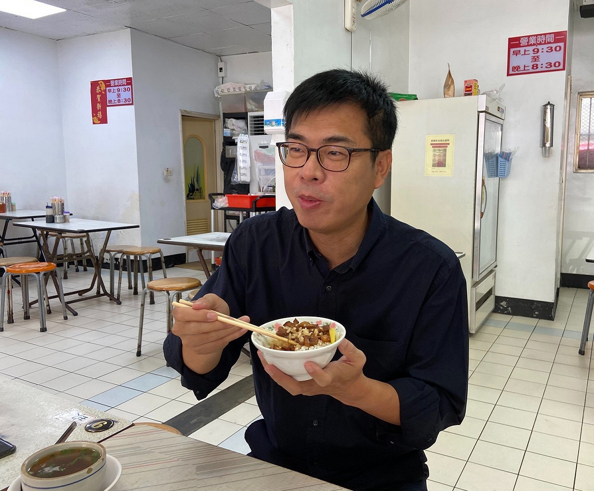 高雄肉燥飯最強！陳其邁二度向黃偉哲喊話：台南的還好