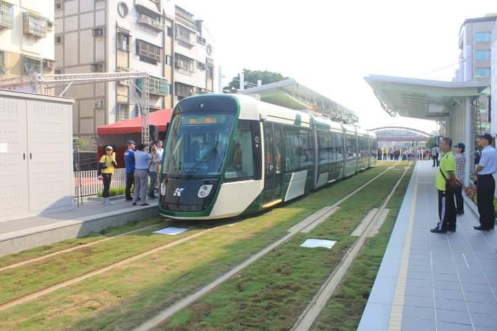 高雄市捷運局表示，目前並無此規劃輕軌建設展延工期一事。 圖：翻攝高雄市政府捷運工程局臉書