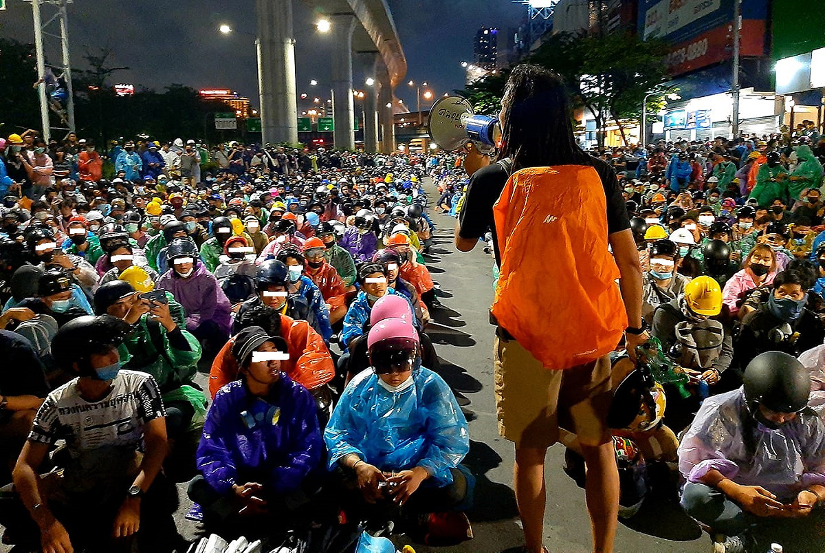 泰國爆發學運3個月，年輕人不理會曼谷的緊急狀態命令，仿效香港模式進行游擊式示威，已經在全國19省點燃抗議之火。 圖：翻攝自Chonthicha Kate Jangrew臉書