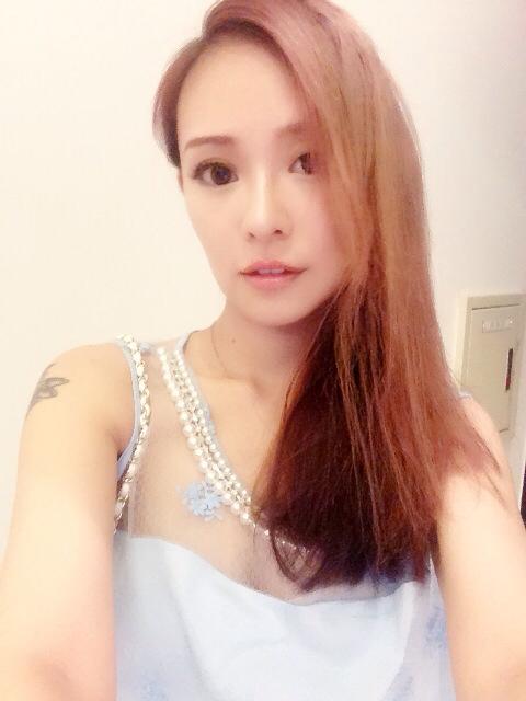 丁小芹5年前開始經營網拍，但卻遭到12位買家報警她賣明牌假貨，如今法院判刑她2年半定讞。 圖：翻攝臉書粉絲專頁
