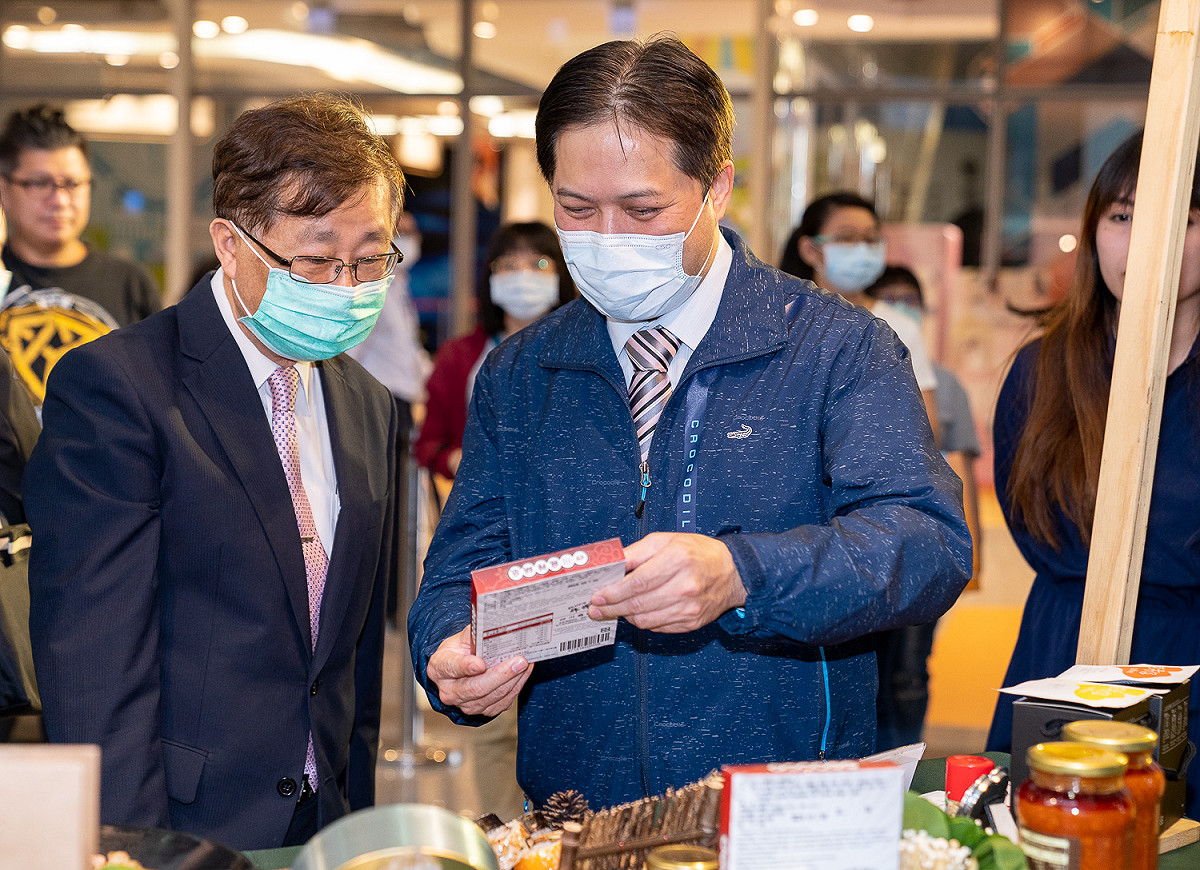 板信商業銀行希望藉由與市府的冠名合作回饋在地市民朋友，並提供市民朋友更好的體驗，歡迎大家11月7日及8日一起來「2020板信新北好市節」吃喝玩樂。  圖：新北市經發局市場處提供