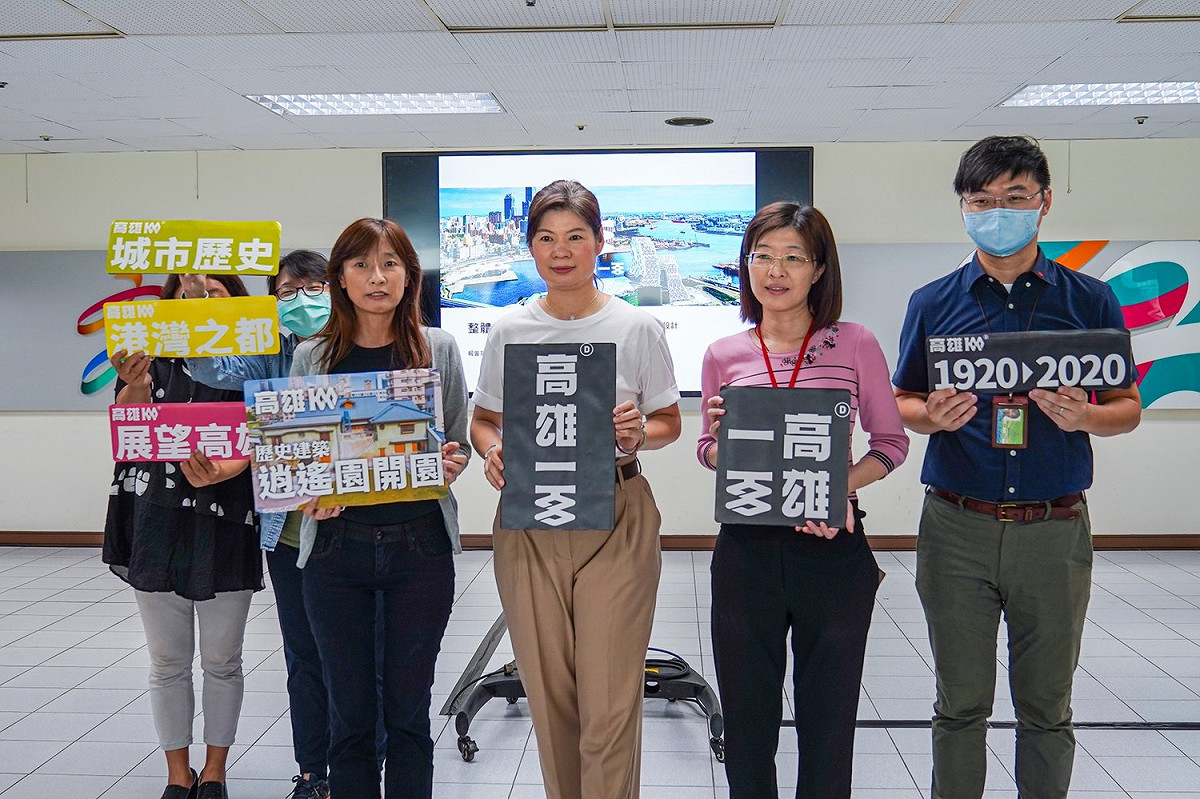 高市文化局長王文翠(中)分享高雄一百主視覺設計理念。 圖：高雄市政府/提供