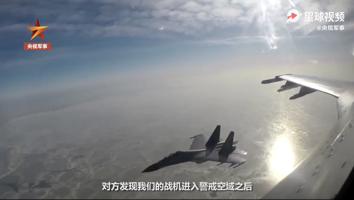 央視軍事頻道官方微博發布空軍驅離外機影片 圖：翻攝自央視軍事頻道