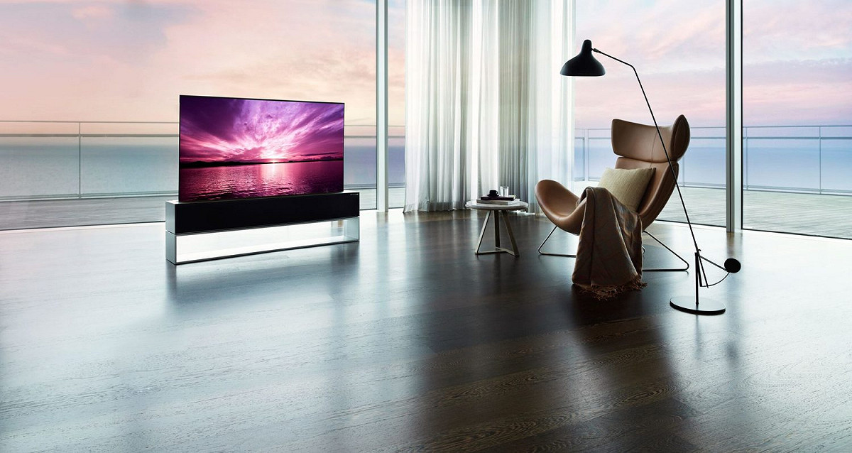 LG正式推出全球首款可捲曲電視「LG Signature OLED R」，售價為一億韓元。 圖：取自LG官網