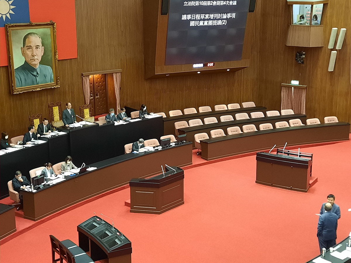 就萊豬議題，在野黨紛紛提出公決案應對。 圖:陳佩君/攝
