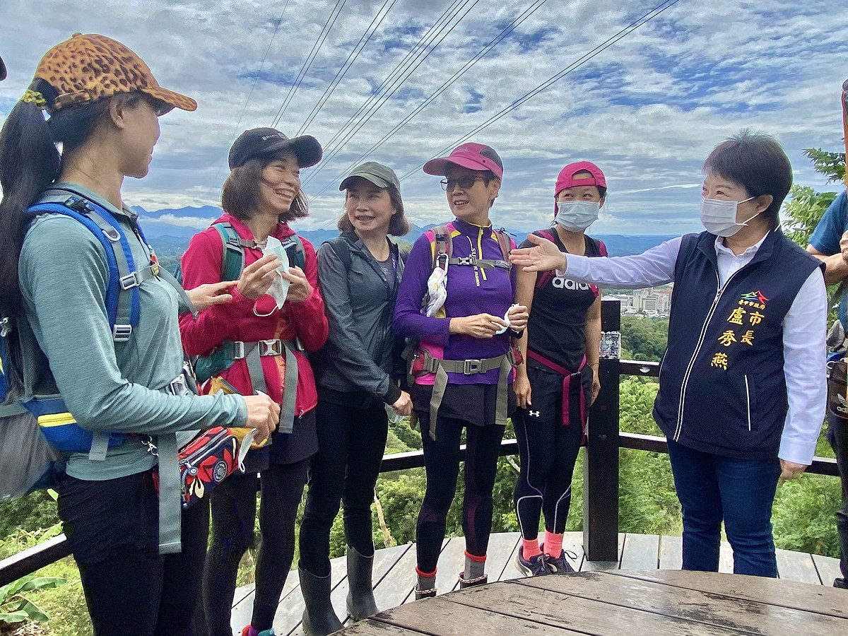盧市長表示，希望市府和企業一起攜手為大坑登山步道維護共盡一份心力，讓大坑風景區這座臺中的後花園越來越漂亮。 圖：台中市觀旅局／提供