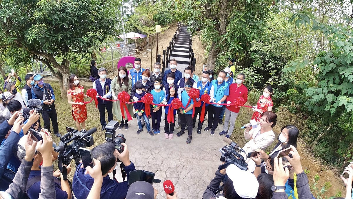 台中市長盧秀燕與貴賓們共同剪綵，見證旅遊安全與步道環境全新升級。 圖：台中市觀旅局／提供