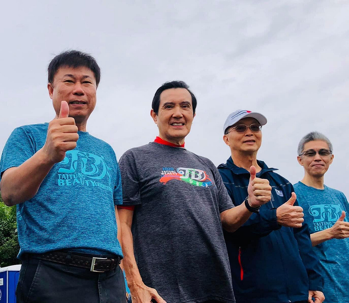 前總統馬英九今日上午前往台東參加2020台東之美鐵人三項國際賽。 圖：翻攝自陳銘風攬ㄟ冰友臉書粉絲團
