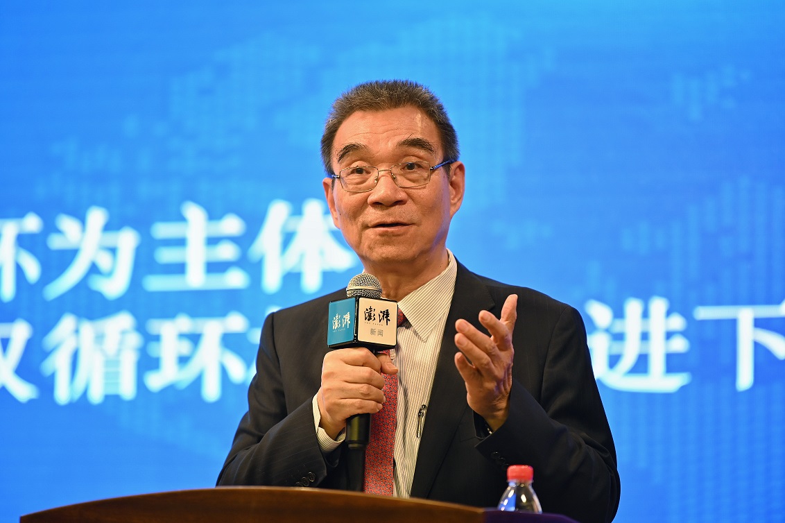 因叛逃投共而被永久通緝的陸軍上尉、現為北京大學新結構經濟學研究院院長林毅夫， 圖：翻攝自澎拜新聞