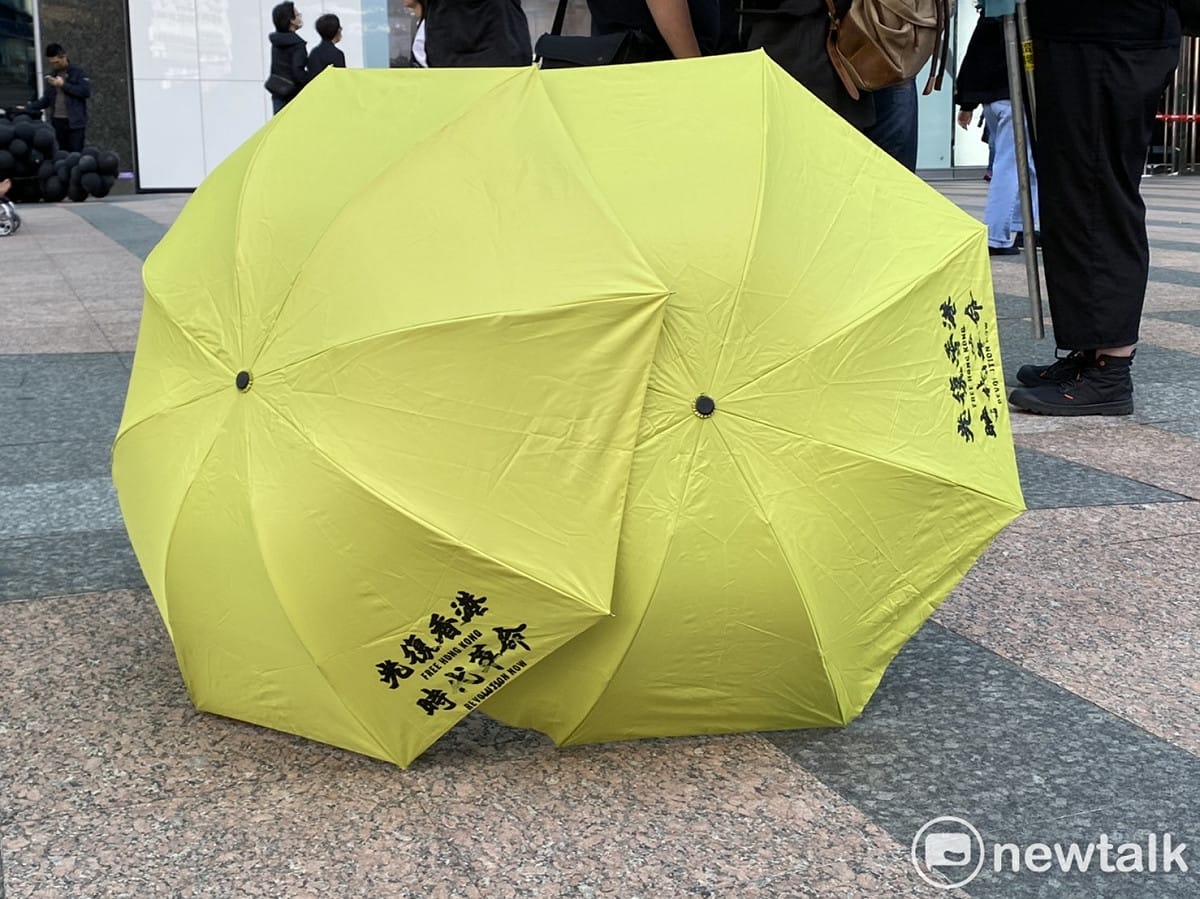 多個公民團體今發起撐港遊行，活動現場撐香港的黃傘。 圖：周煊惠／攝