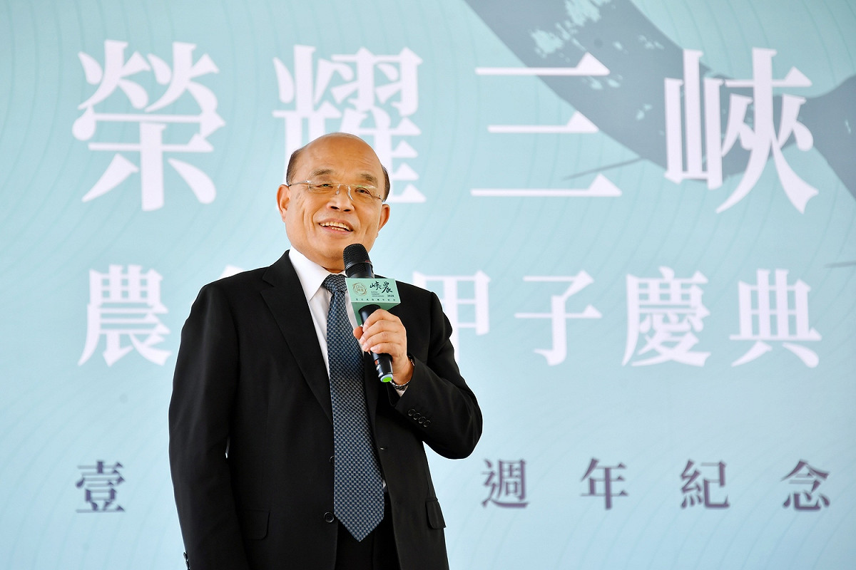 蘇院長今（25）日上午出席新北市三峽區農會「榮耀三峽．農會雙甲子慶典」開幕式。 圖：行政院/提供（