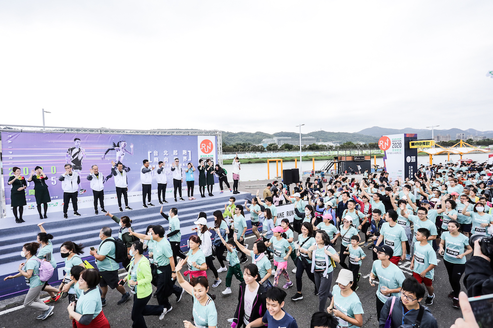 長榮航空路跑活動今（25）天開跑，超過2萬人報名參加。 圖：長榮航空/提供