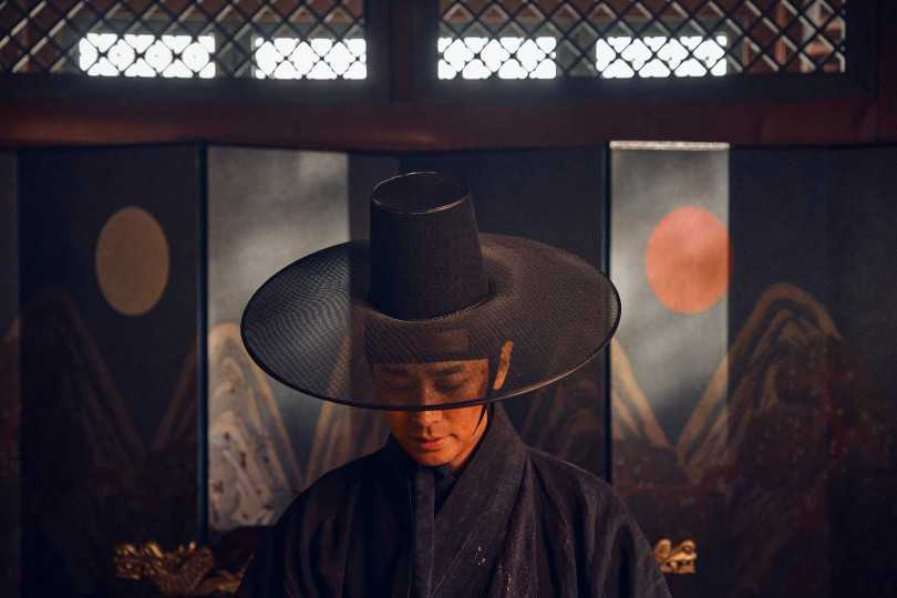 韓國演員朱智勳以《屍戰朝鮮》與張孝全並列榮獲釜山影展「亞洲內容獎」單元，最佳男主角。 圖：Netflix/提供