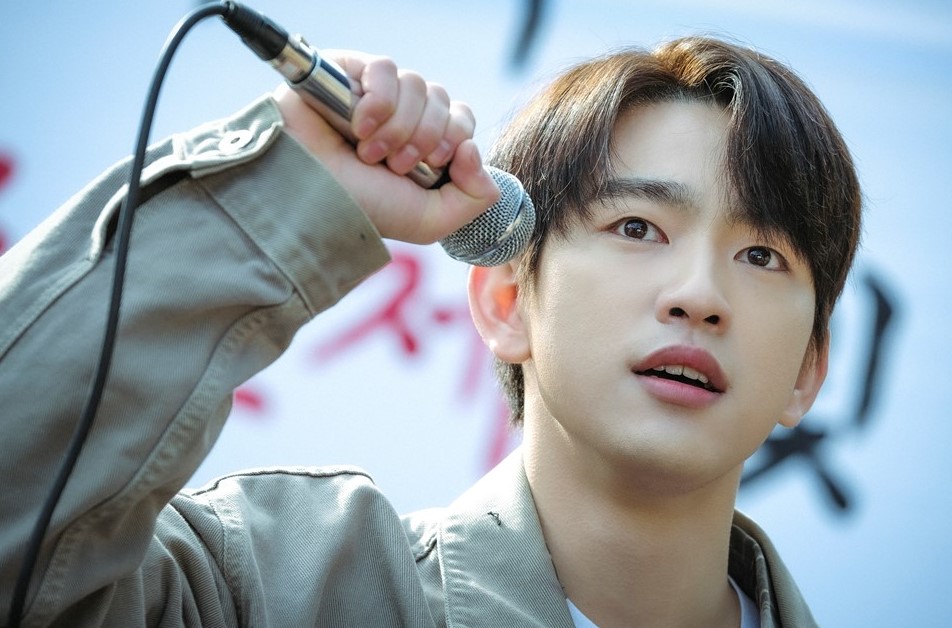 GOT7朴珍榮《花樣》成法律系系草，為理想投身學運超熱血。 圖：中天娛樂台／提供