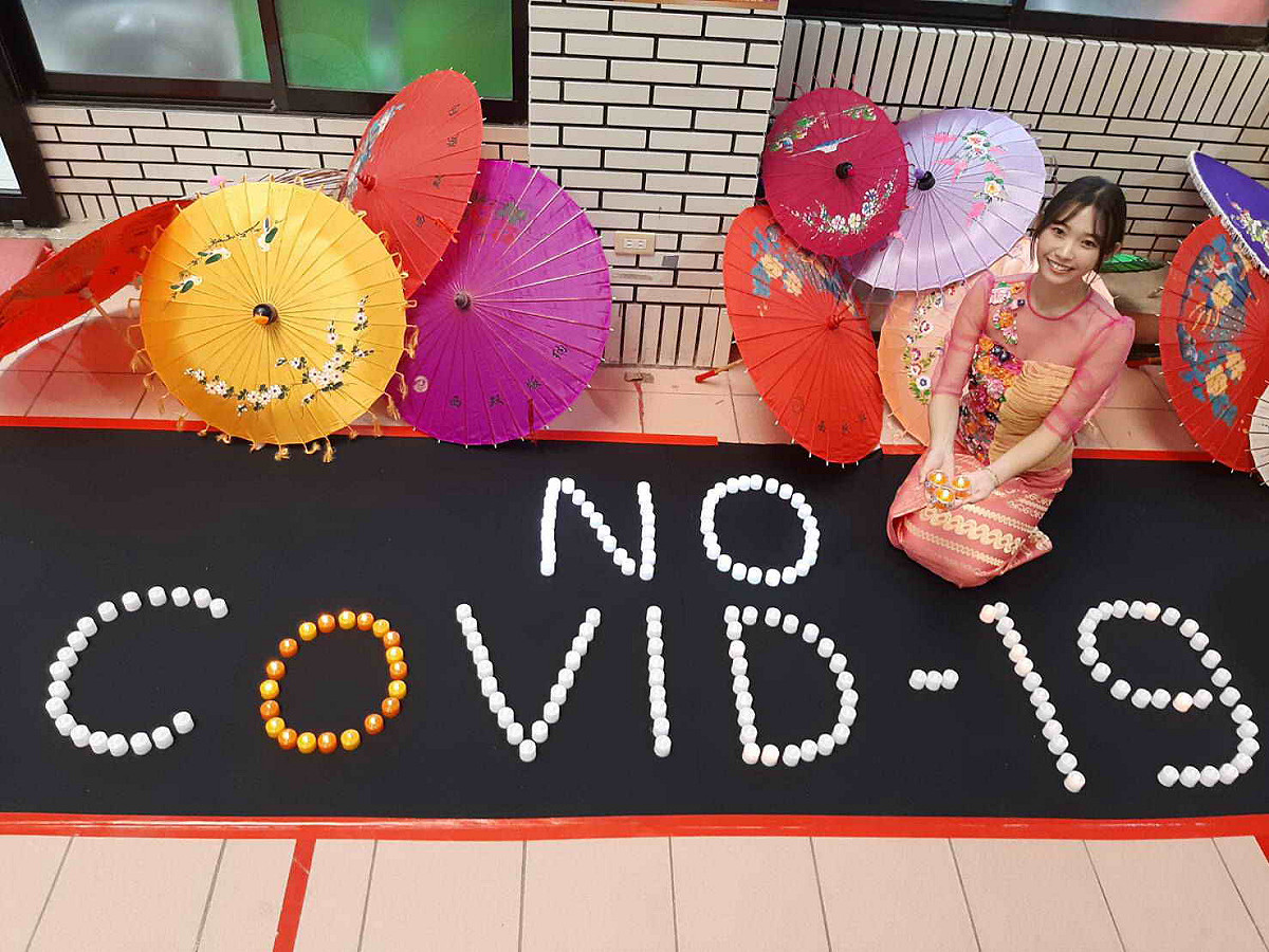 「2020緬甸光明點燈節」記者會，現場用小燭光排出了「No COVID-19」字樣，表達全民同心協力對抗疫情的決心。 圖：中和區公所／提供