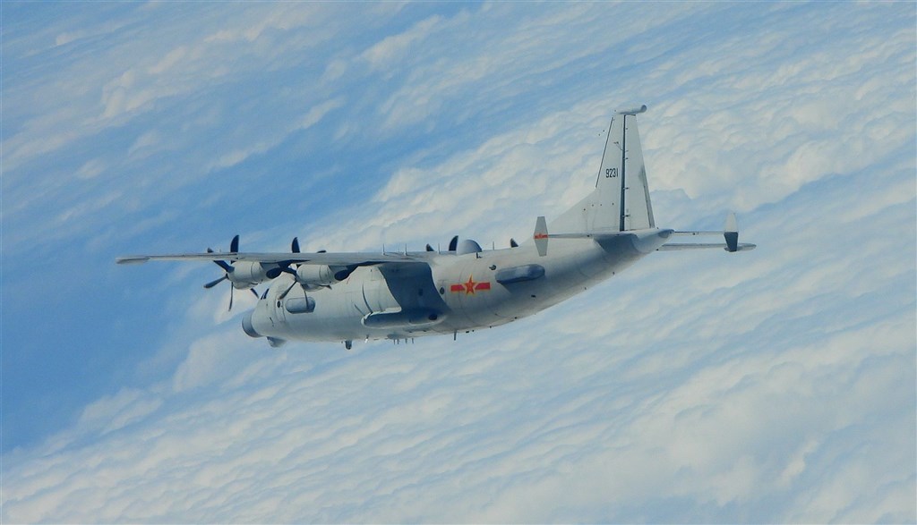 空軍26日表示，共軍一架運8反潛機、一架運8技術偵察機（圖）侵犯台灣西南防空識別區，空軍除派遣空中巡邏兵力應對，也實施廣播驅離、防空飛彈追蹤監控。 圖：取自國防部網頁