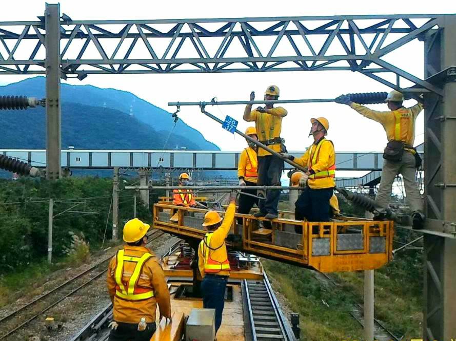 台鐵南迴線電汽化將在12/23通車。 圖：台灣鐵路局提供