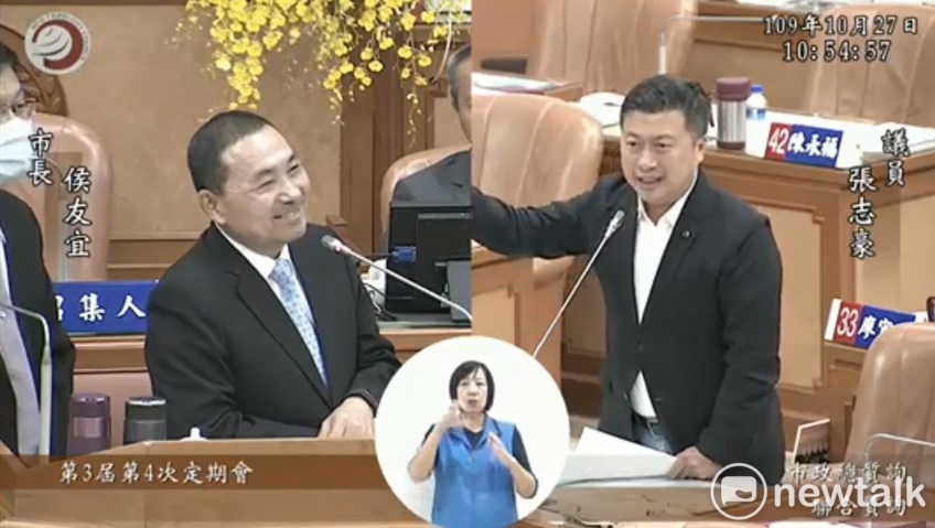 新北市議員張志豪質詢市長侯友宜。 圖：王峻昌／攝
