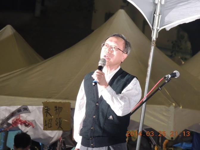 台北教育大學教授李筱峰專門研究台灣史，尤其是民主運動史，對台灣歷史教育有相當影響力。 圖：翻攝自李筱峰臉書
