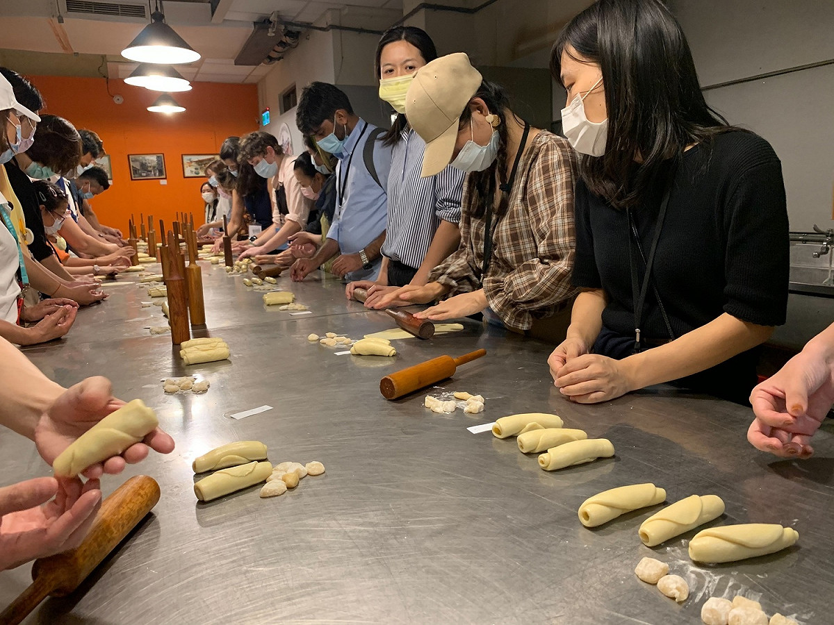 踩線團體驗太陽餅DIY。 主辦單位/提供