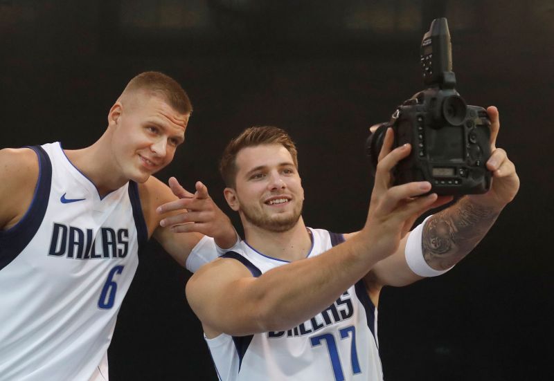 獨行俠渴望透過交易補強，願意送出除了Luka Doncic和Kristaps Porzingis之外的所有球員。 圖／美聯社／達志影像