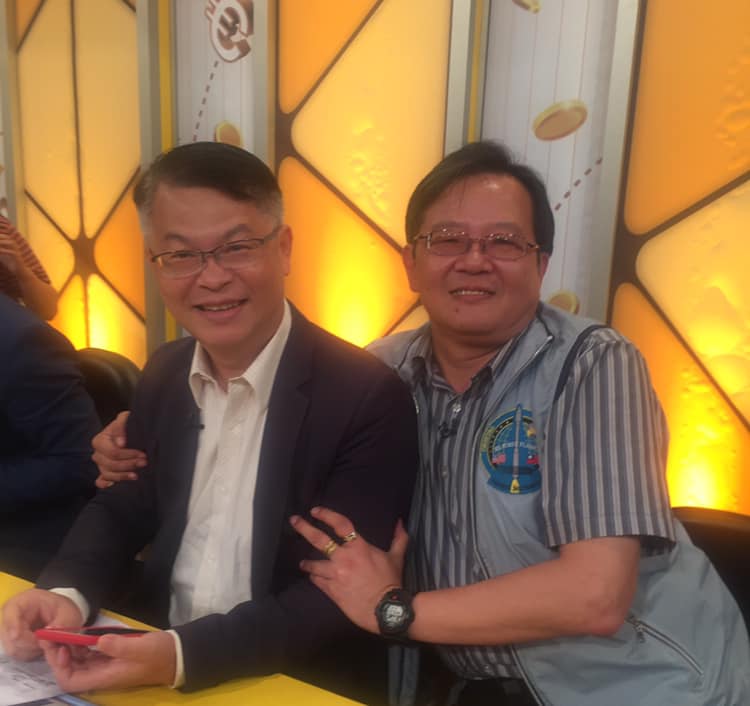 名嘴黃世聰與黃創夏(右) 圖:擷取自臉書