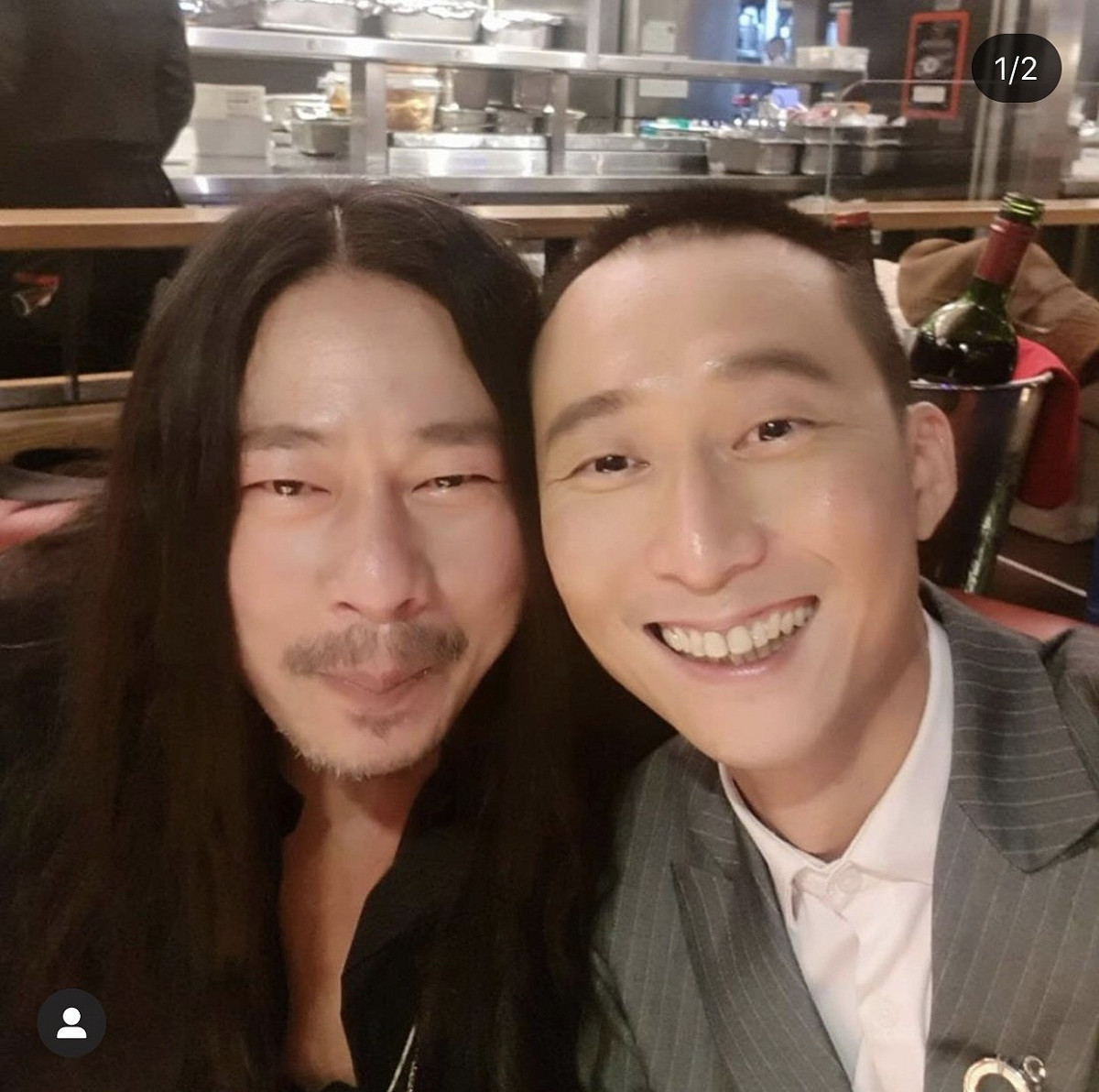 浩子(右)與主持搭檔亂彈阿翔(左)今年榮獲金鐘獎綜藝節目主持人獎。 圖：翻攝Instagram