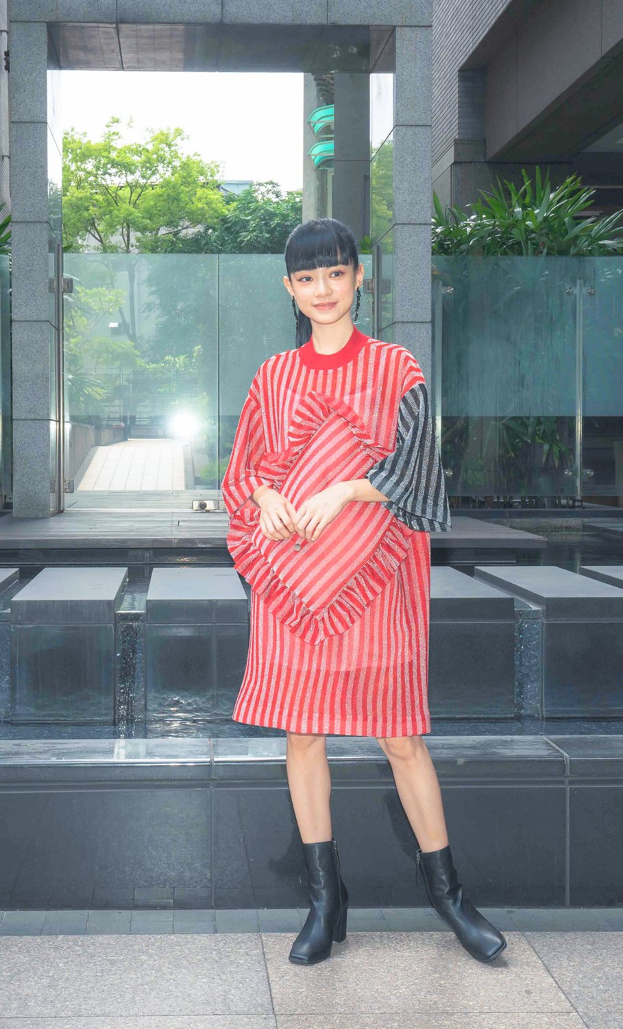 姚愛寗飾演一名熱愛Cosplay的女高中生，在家人面前卻無法做自己。 圖：《電影青春弒戀》/提供