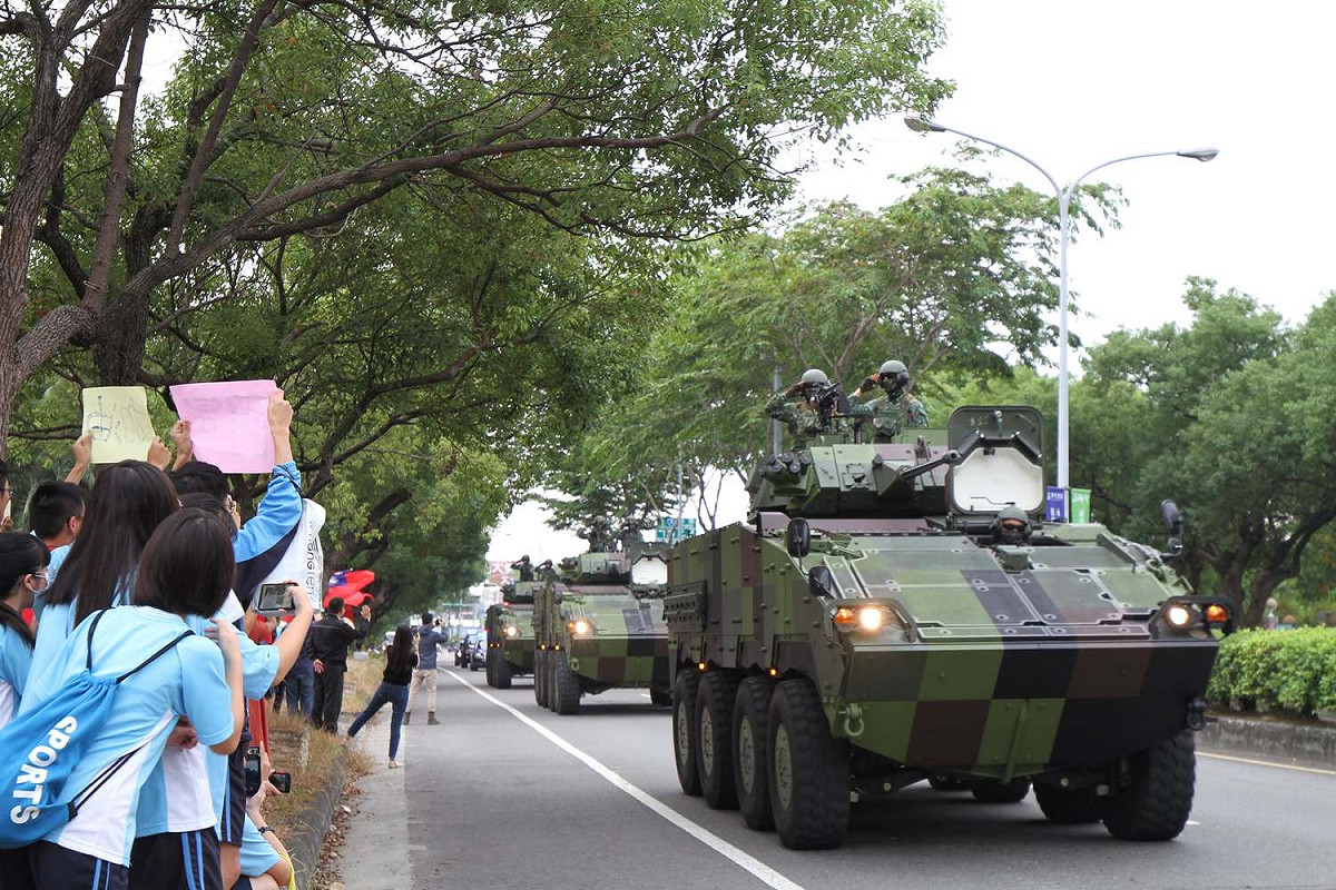國軍受到民眾歡迎 圖:擷取自臉書