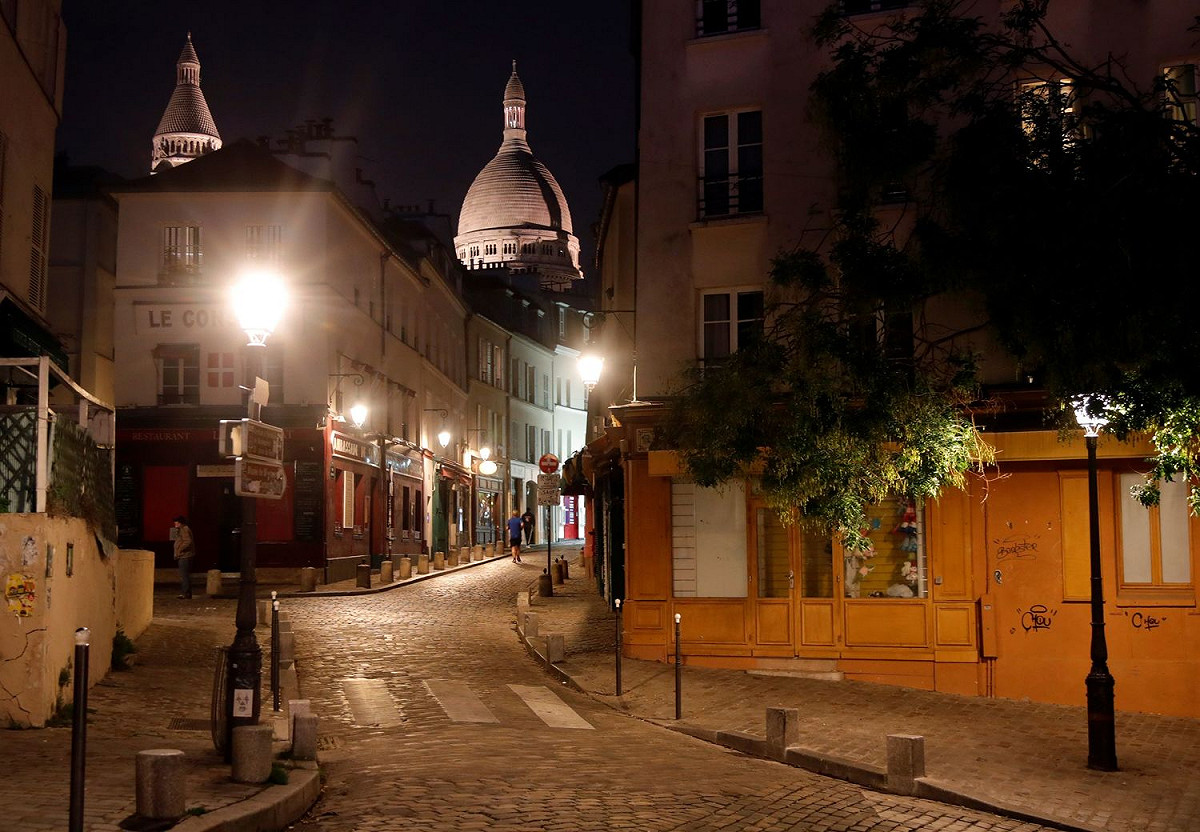 昔日遊客如織的蒙馬特（Montmartre）街道，變得異常冷清。 圖：達志影像／美聯社