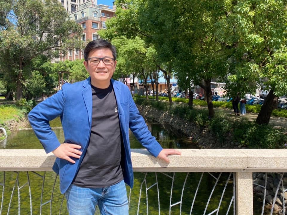 行政院顧問鄭宏輝宣布參選新竹市長初選。 圖：擷自鄭宏輝臉書粉專