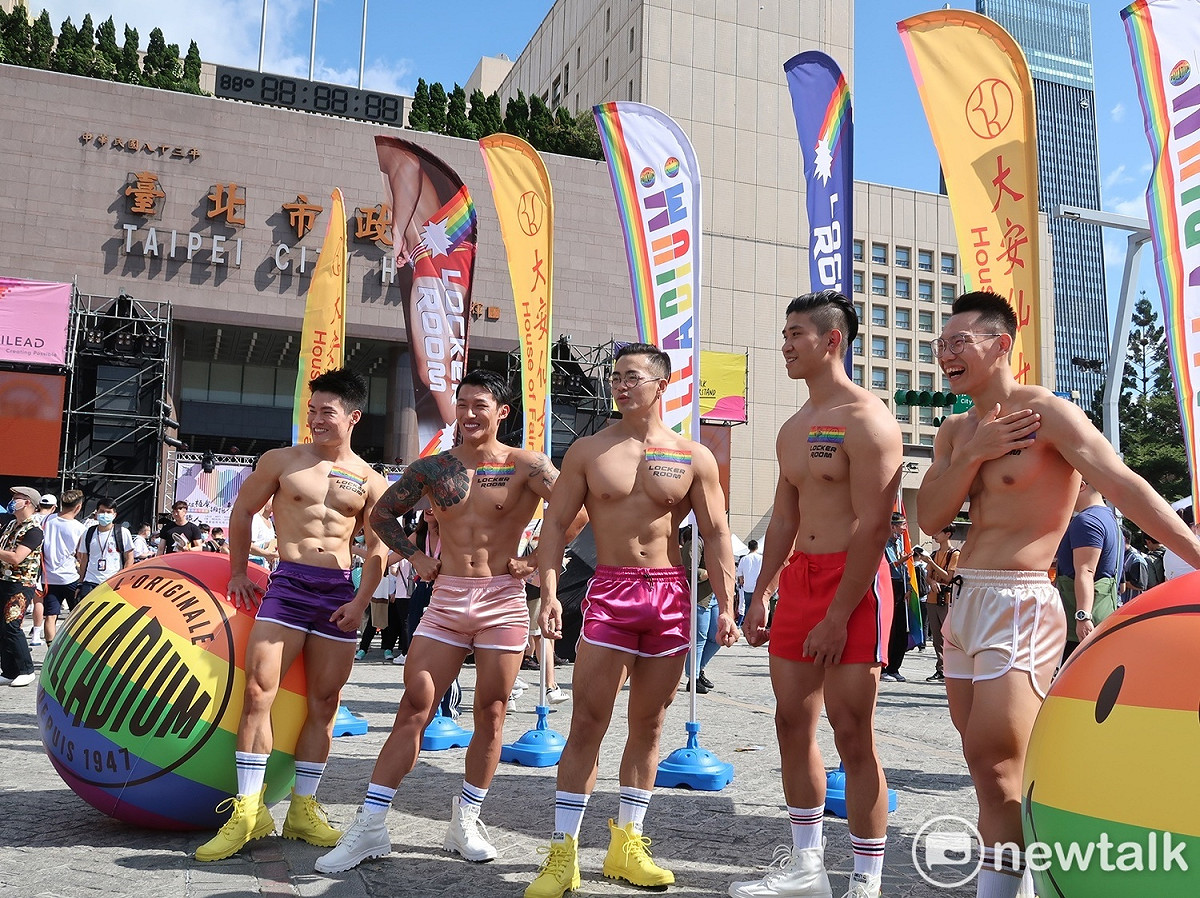 第18屆台灣同志遊行「成人之美」將於18日下午2時於台北市政府前廣場正式開始 圖：林朝億/攝