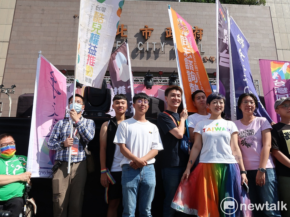 第18屆台灣同志遊行「成人之美」將於18日下午2時於台北市政府前廣場正式開始 圖：林朝億/攝