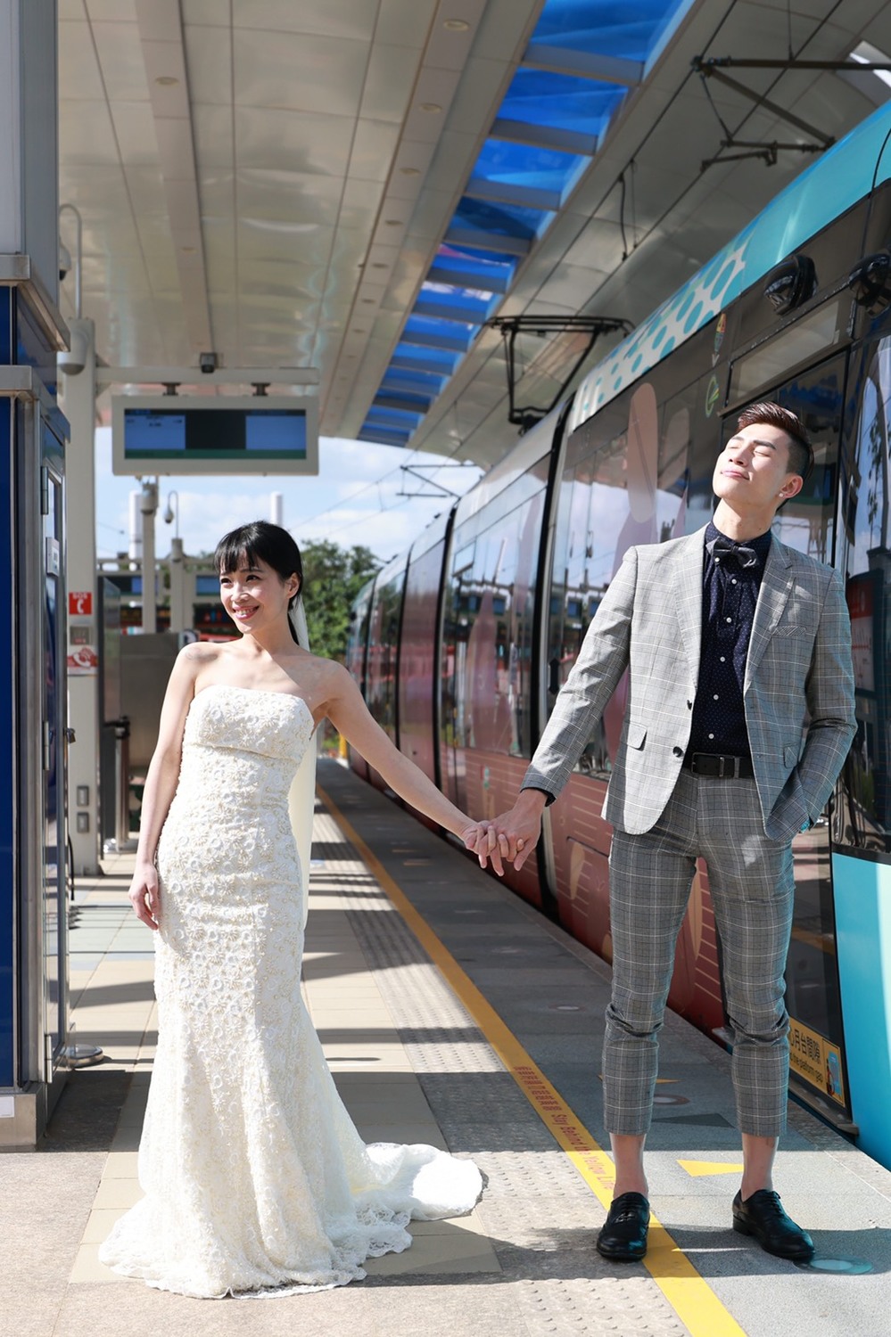 淡海輕軌「幸福列車」將於11月1日停靠在漁人碼頭站月台，供聯合婚禮百對新人拍照留念。 圖：新北捷運公司／提供