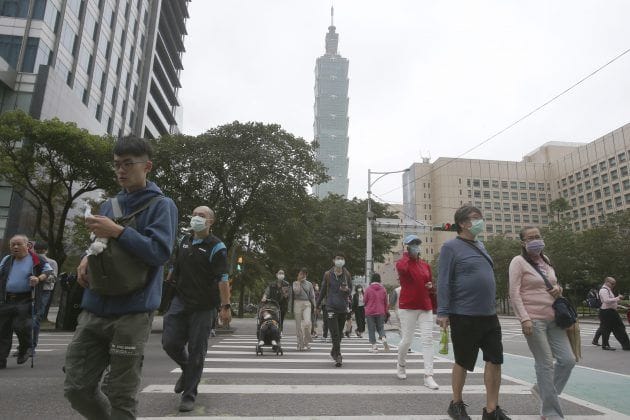 外媒記者批評台灣防疫手段 老外秒打臉曝背後功臣
