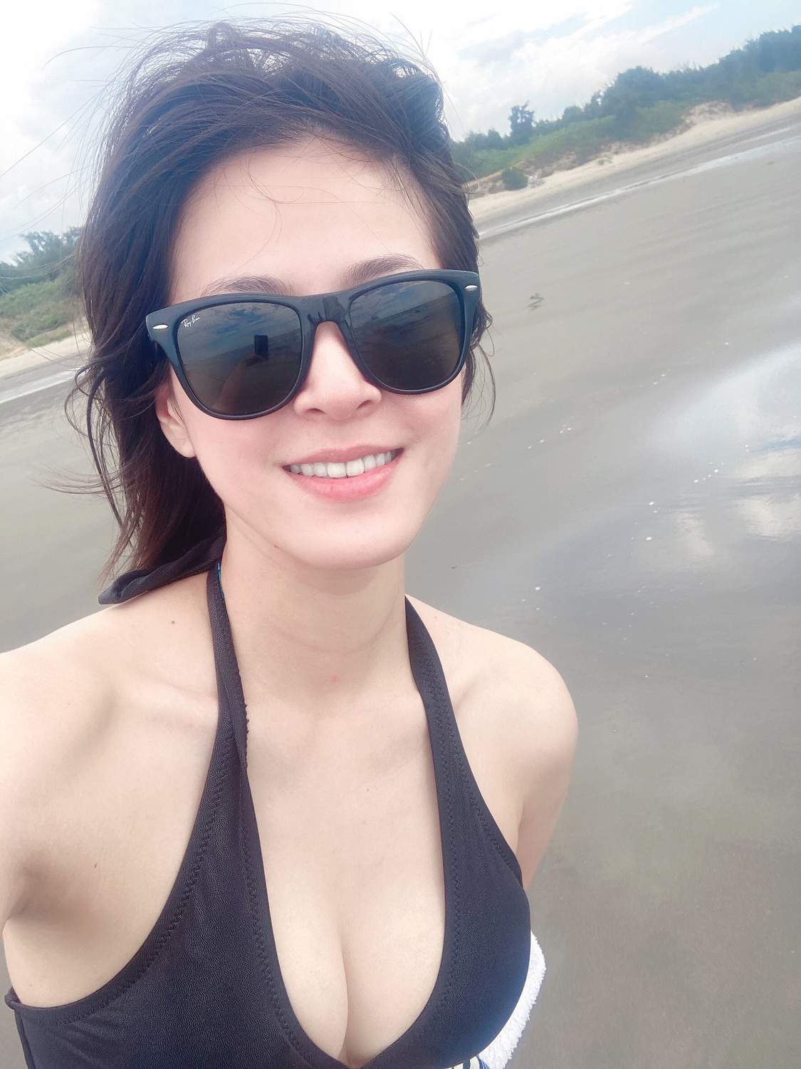 慶祝《我的婆婆怎麼那麼可愛》收視破五，蘇晏霈提供比基尼照。 圖：公視/提供