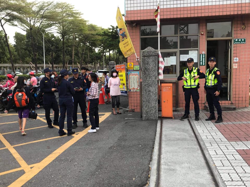 嘉義市民生國中校長陳明君貼文感謝警方協助維護安全。 圖：翻攝陳明君臉書