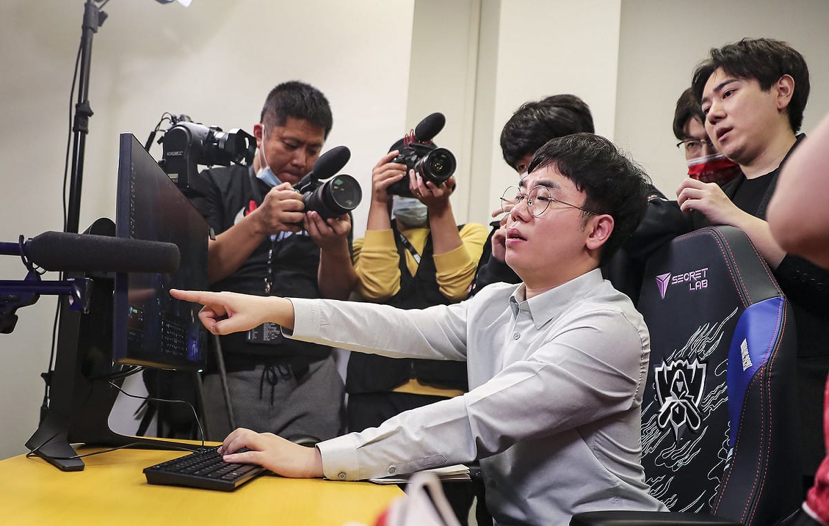 JDG總教練Homme與隊伍正式協議離隊，他也表達了未來回歸LCK的意願。 圖：翻攝自LoL Esports Photo flickr