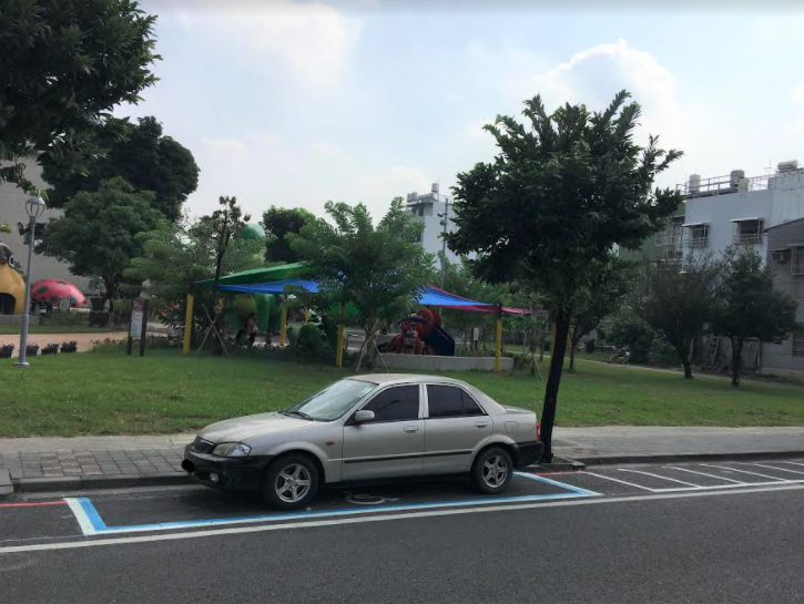 增劃身心障礙專用汽車停車格。 圖：屏東縣政府／提供