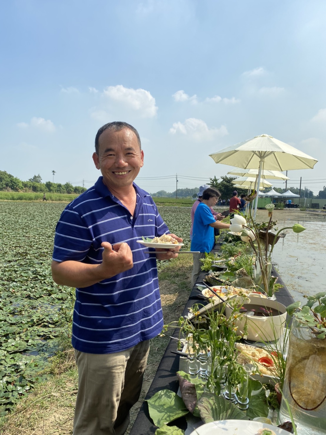 農場主人林丙火說，11月採收的菱角最好吃！ 圖：曾郡秋/攝