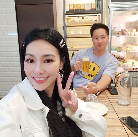王思佳4年前甜嫁從事貿易業的老公Joe Ho，婚後感情依舊良好。 圖：翻攝自王思佳IG