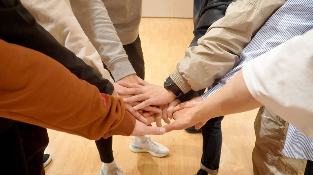 SUPER JUNIOR出道15年來風波不斷，卻一路努力至今，依舊團魂滿滿。 圖：翻攝自銀赫IG