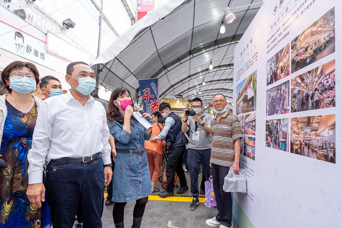 新北市府近年不斷輔導公有市場轉型及活化，除了老舊市場的改建外，更以美學、科技讓市場及週遭環境改頭換面。 圖：新北市經發局市場處提供