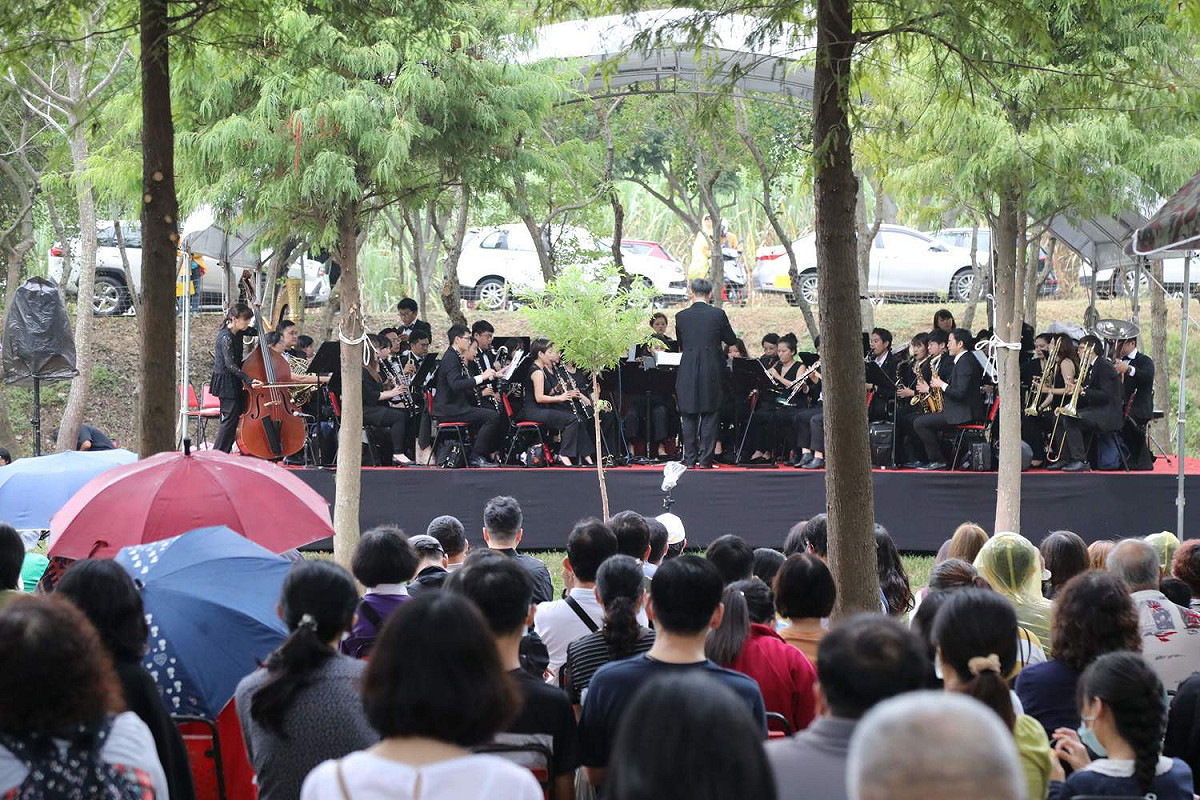 嘉義縣魚寮遺址今天舉行森林音樂會，吸引許多民眾前往聆聽。 圖：嘉義縣政府/提供
